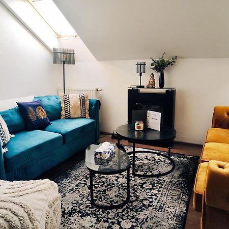 Spacious Flat & Parking Possibility, 3 Stops To Wenceslav Square ปราก ภายนอก รูปภาพ