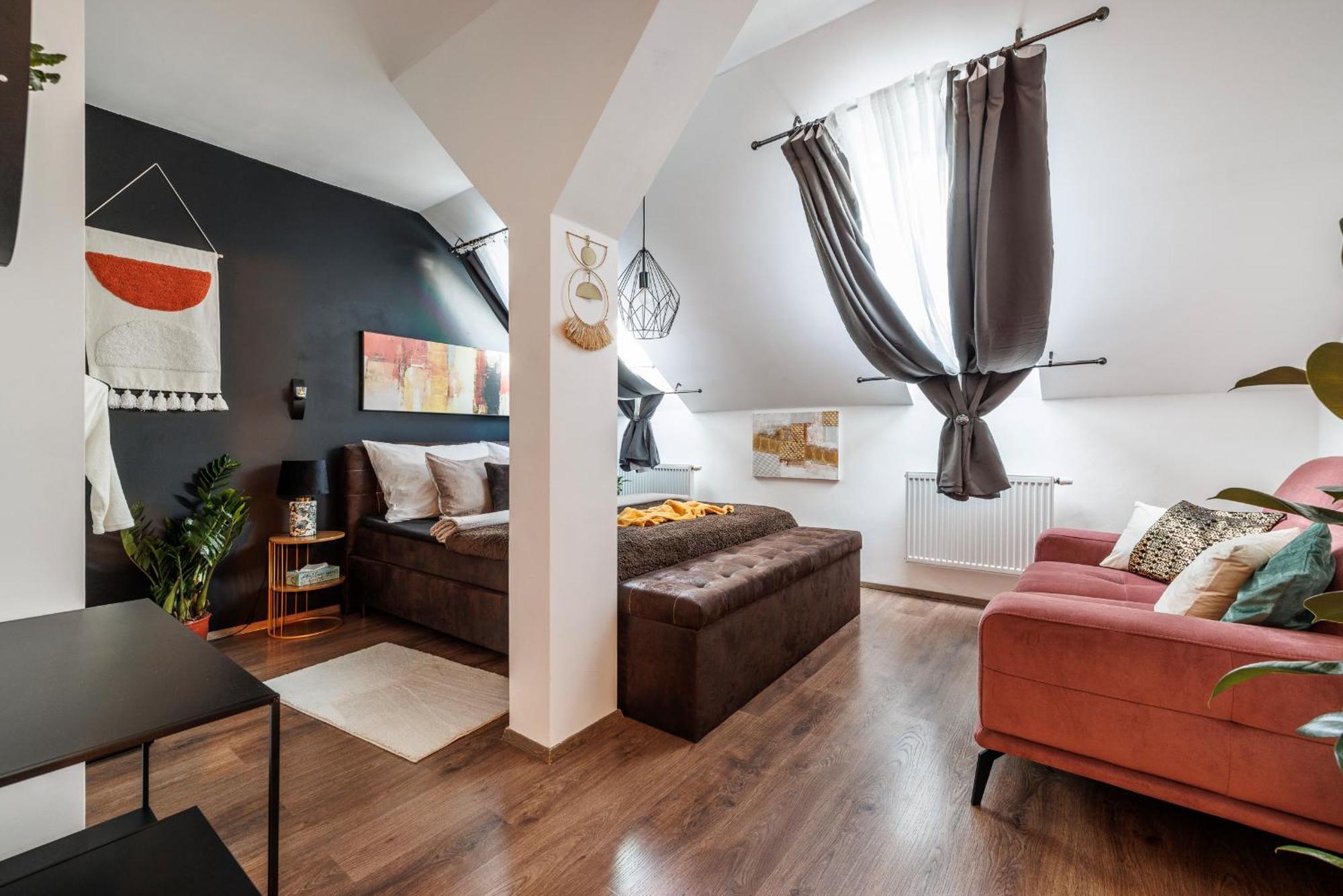 Spacious Flat & Parking Possibility, 3 Stops To Wenceslav Square ปราก ภายนอก รูปภาพ