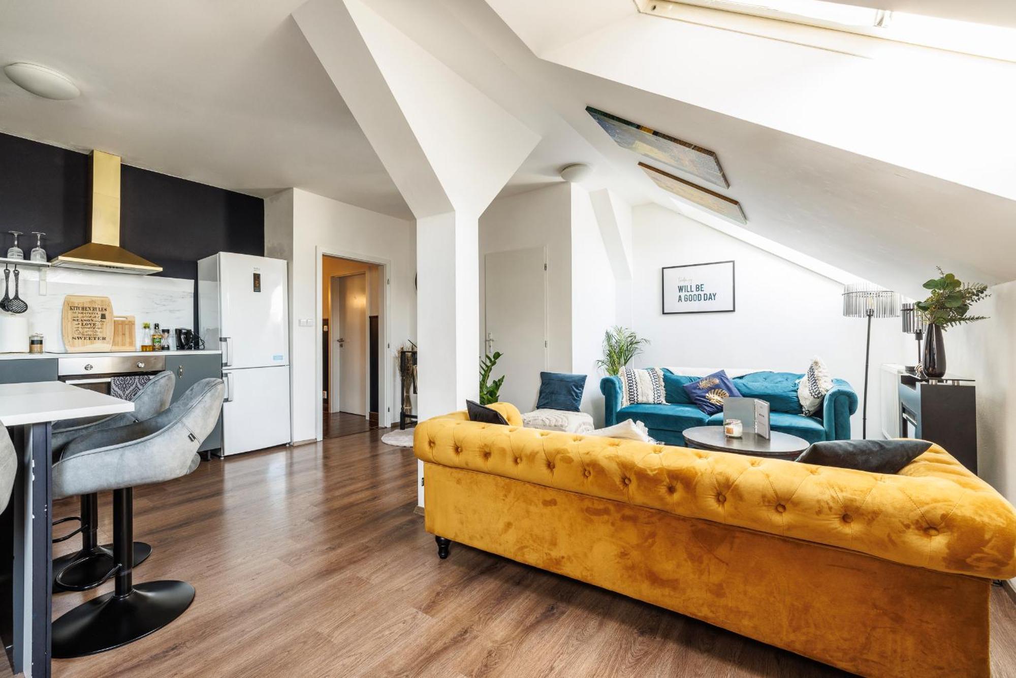 Spacious Flat & Parking Possibility, 3 Stops To Wenceslav Square ปราก ภายนอก รูปภาพ