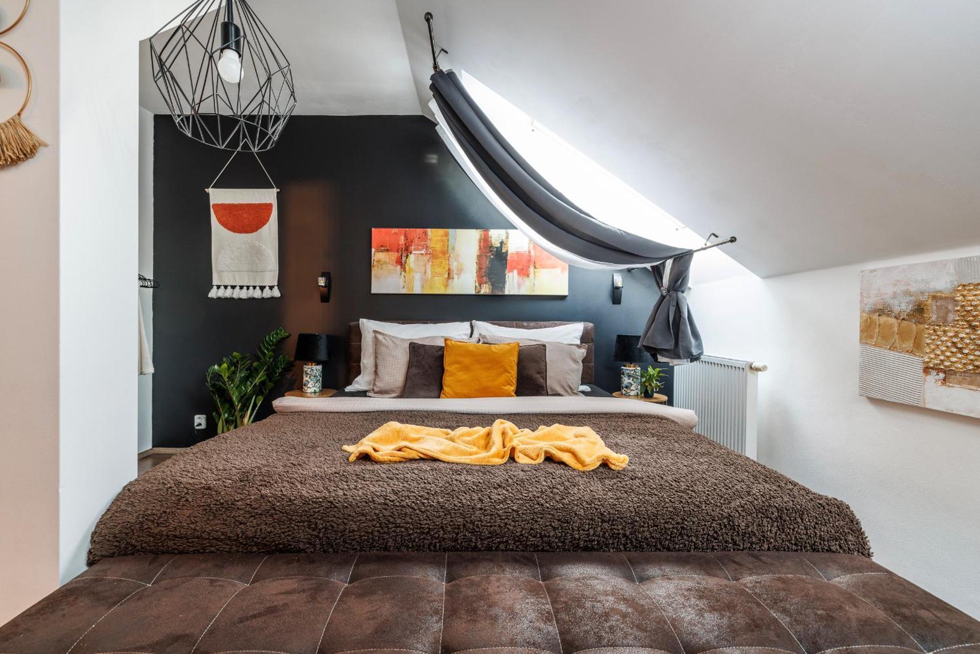 Spacious Flat & Parking Possibility, 3 Stops To Wenceslav Square ปราก ภายนอก รูปภาพ