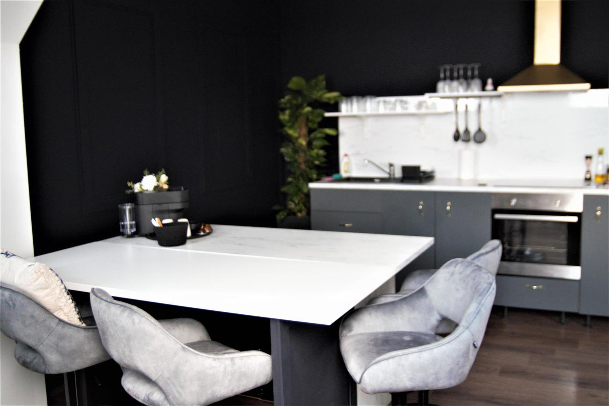 Spacious Flat & Parking Possibility, 3 Stops To Wenceslav Square ปราก ภายนอก รูปภาพ